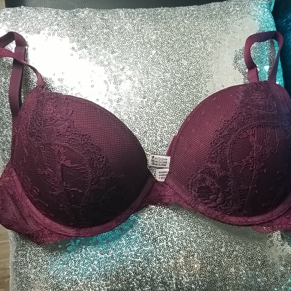 Victoria Secret 32D pushup bra